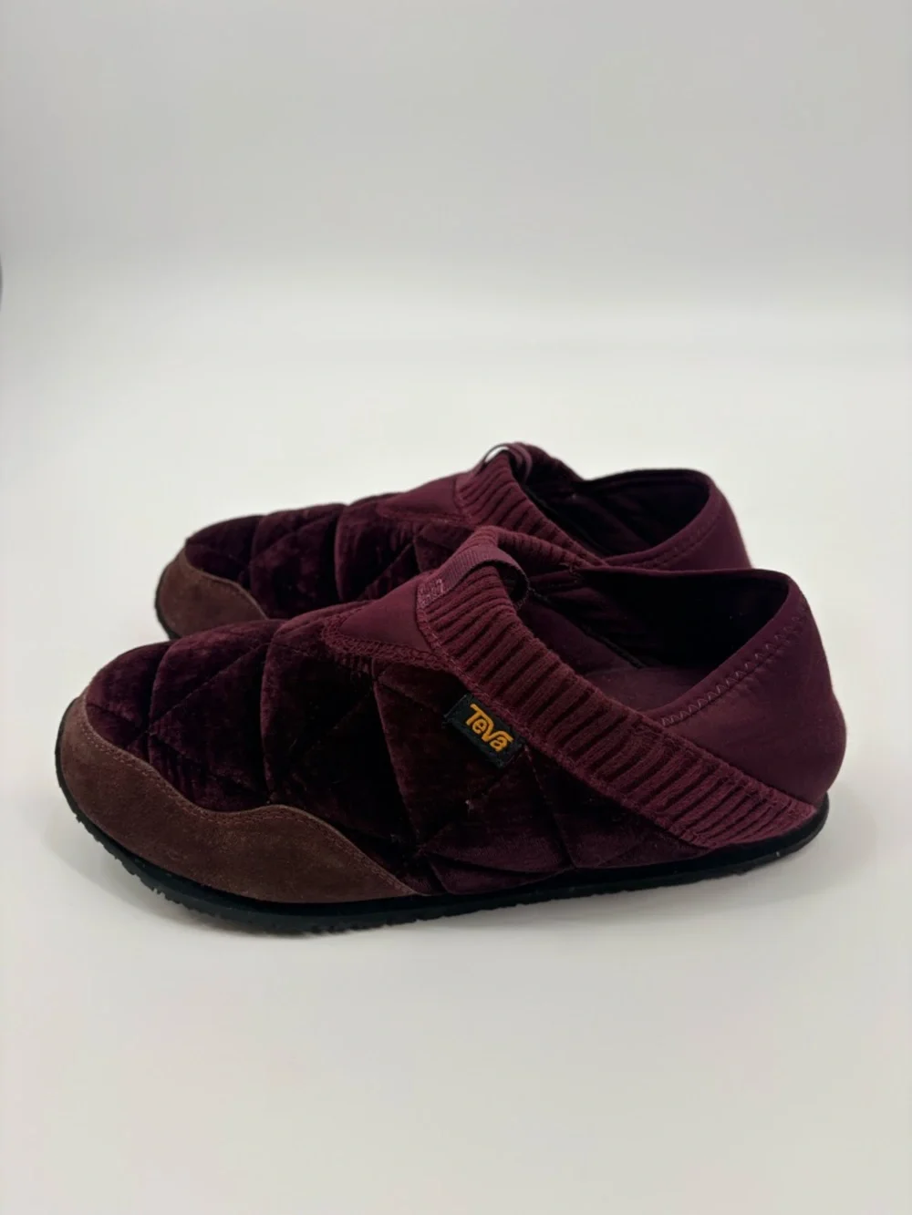 Teva Ember Moc Women's Slip On Slipper Shoes Size 8 Maroon Velvet Quilted - Picture 2 of 6